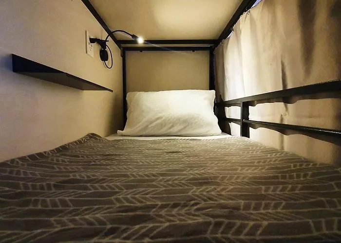 Travelers Inn - Cozy Capsule Bunks, Makati