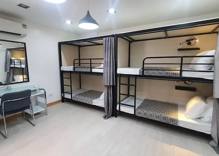 Travelers Inn - Cozy Capsule Bunks, Makati